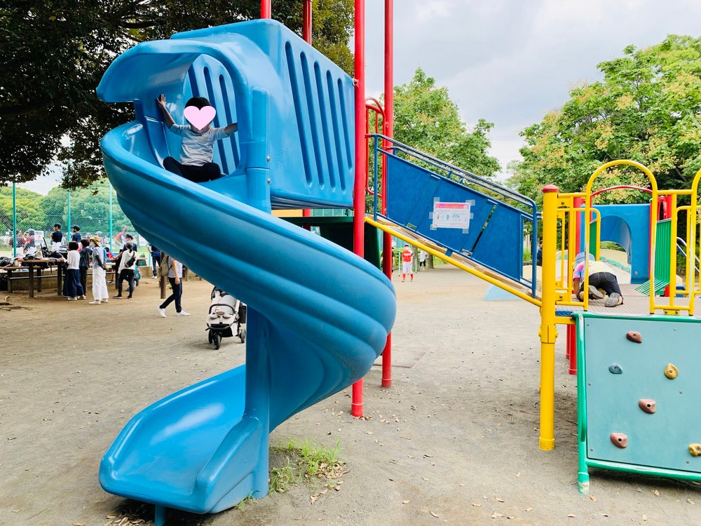 岸根公園の「ゆうゆう広場」複合遊具